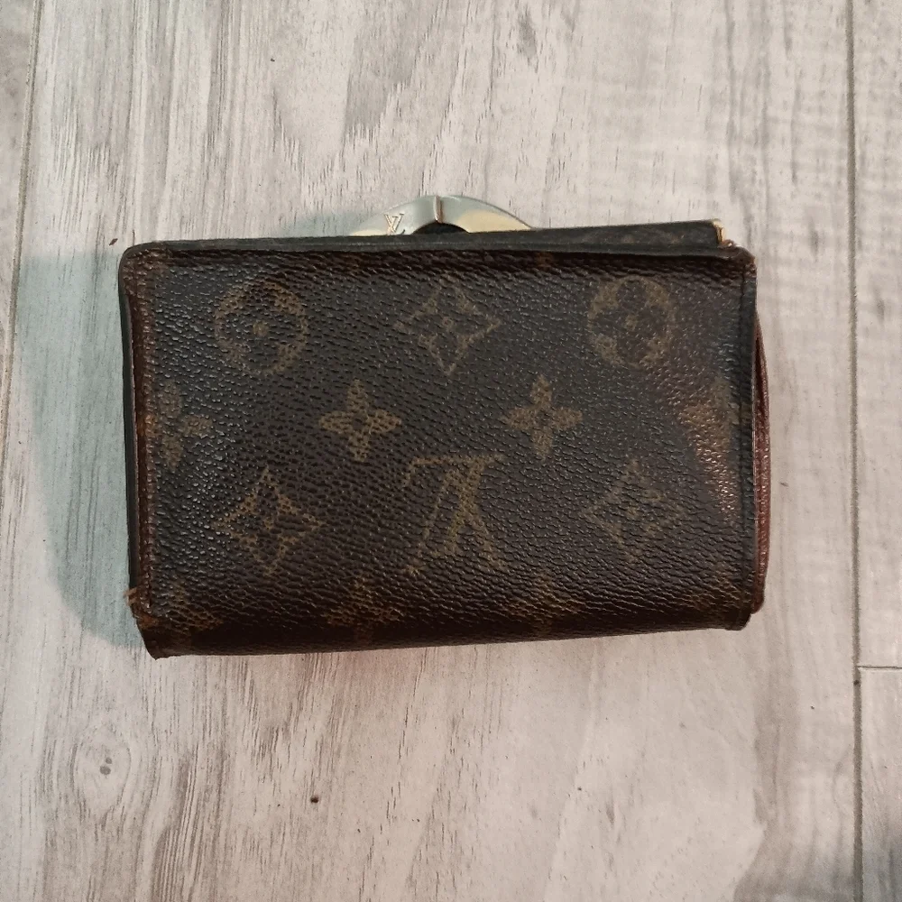 Louis Vuitton Monogram Kisslock Wallet